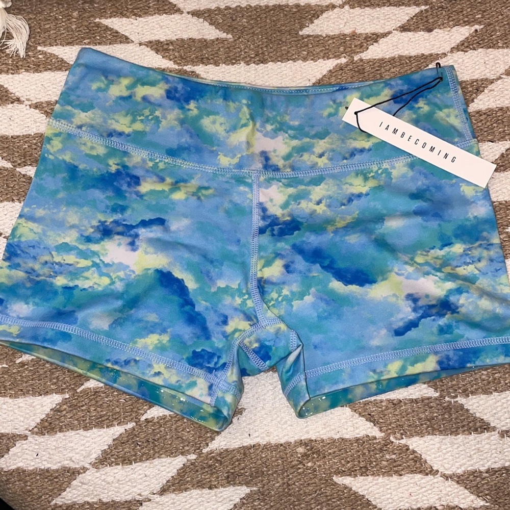 I AM BECOMING athletic shorts size 6/small